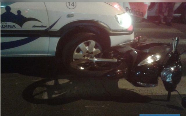 GM Zafira da Secretaria Municipal de Saúde de Andradina e a motoneta sofreram danos materiais. Fotoz: DIVULGAÇÃO