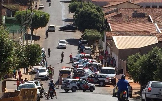 Homem, de 38 anos, foi preso em flagrante após abordagem policial (Foto: Guia Online Parapuã/Cedida)