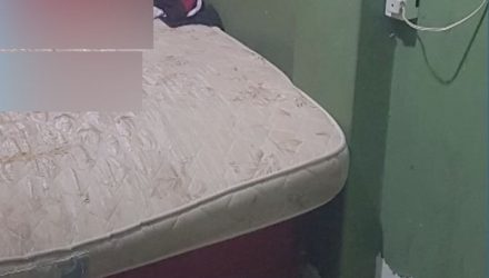 Camila foi encontrada morta nua sobre uma cama, segundo a PM (Foto: TVCA/Reprodução).