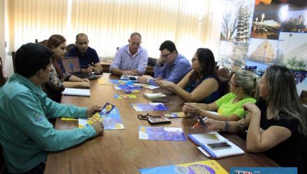 Reunião define estratégias para famílias tenham acesso ao direito. Sinal analógico será desligado no dia 28 de novembro. Foto: Secom/Prefeitura