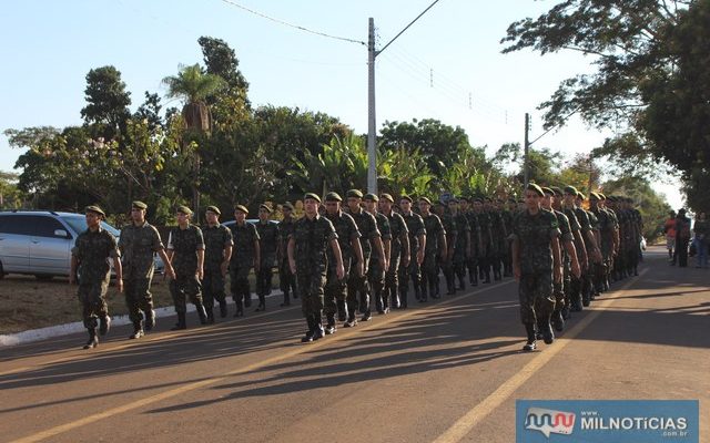 Tiro de Guerra realizou cerimônia de entrega das boinas verdes aos atiradores e de braçadeiras aos monitores da turma 2018. Fotos: MANOEL MESSIAS/Mil Noticias