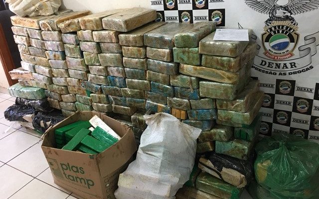 Polícia apreendeu 1,2 tonelada de maconha escondida em caminhão adulterado (Foto: Polícia Civil/Divulgação).