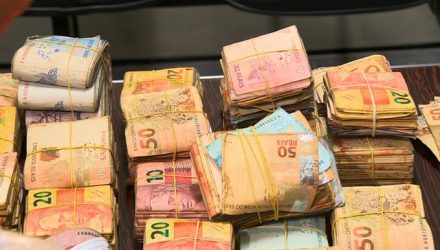 Polícia Militar apreende R$ 80 mil, em Campinas (SP) (Foto: Reprodução/EPTV).