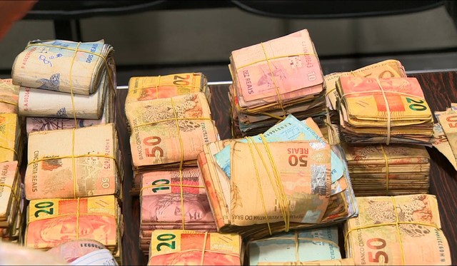 Polícia Militar apreende R$ 80 mil, em Campinas (SP) (Foto: Reprodução/EPTV).