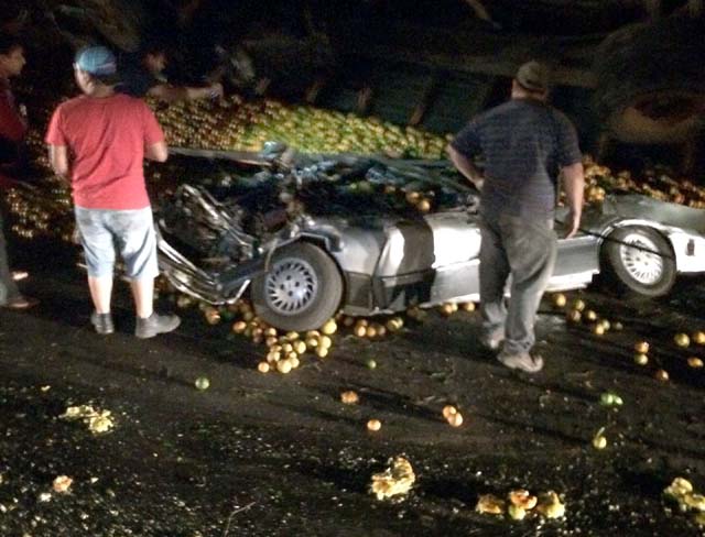 Com o impacto, o caminhão capotou e atingiu o veículo da família evangélica. Foto: Arquivo Pessoal