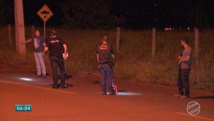 Perícia foi ao local do crime motivado por briga de cachorros (Foto: TV Morena/Reprodução).