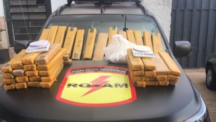 Polícia apreende quase meia tonelada de cocaína em Itapuranga, Goiás (Foto: Divulgação/ PM).