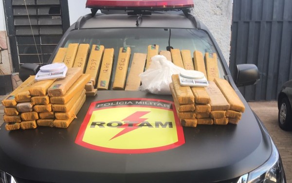 Polícia apreende quase meia tonelada de cocaína em Itapuranga, Goiás (Foto: Divulgação/ PM).