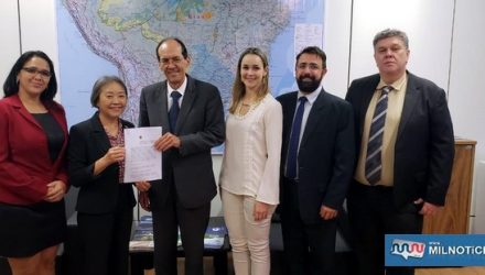 Prefeita Tamiko assina convênio para Centro de Vocação Tecnológico (CVT) com o projeto da “Fábrica de Peixes” que terá foco em aquicultura. Foto: Secom/Prefeitura