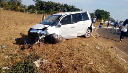 Carros bateram ao cruzar pista de rodovia em Pereira Barreto (SP) (Foto: Wilson da Silva/Arquivo Pessoal)