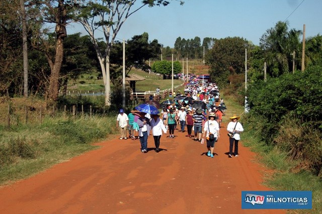 Na tarde do dia 06 de agosto, os fiéis fazem o percurso até Paranápolis. Em Andradina é feriado após o meio-dia. Foto: Secom/Prefeitura