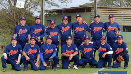 Atletas andradinenses que defenderam a equipe ABAS - Araçatuba, Birigui, Amigos dos Softbol, na campanha que rendeu o troféu de campeão (Foto: Divulgação)