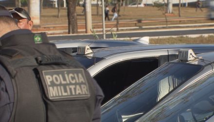 Policial militar é chamada após tentativa de homicídio de taxista (Foto: TV Globo/Reprodução).