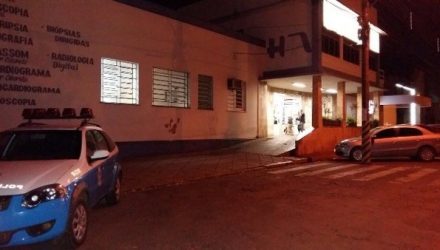 Homem esfaqueado por mulher vai parar em hospital de Três Lagoas (MS) (Foto: Rádio Caçula).