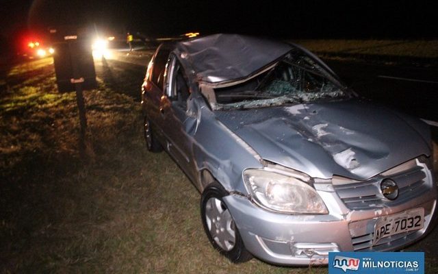 Celta do aposentado ficou com a frente (capô, teto e parabrisa) destruídos. Foto: MANOEL MESSIAS/Mil Noticias