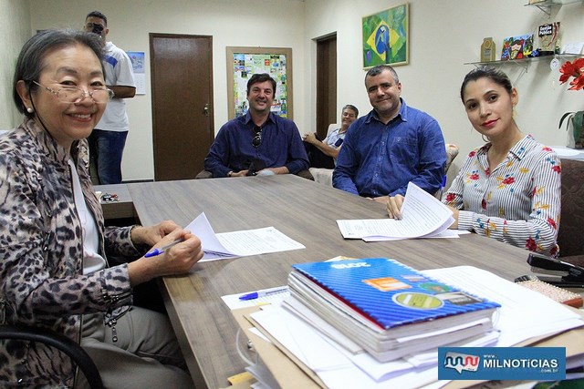 Tamiko durante assinatura de contrato de concessão por 5 anos com a empresa vencedora do processo licitatório. Foto: Secom/Prefeitura
