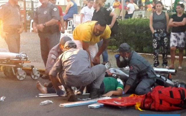 Funcionária do trailer de lanches sofreu fratura da perna esquerda ao ser atropelada por uma motocicleta. Foto: DIVULGAÇÃO