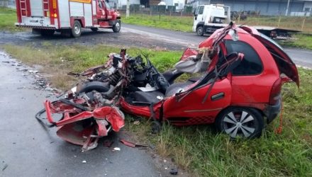 Estado em que ficou automóvel de passeio depois de acidente em rodovia federal em SC. — Foto: PRF-SC/Divulgação