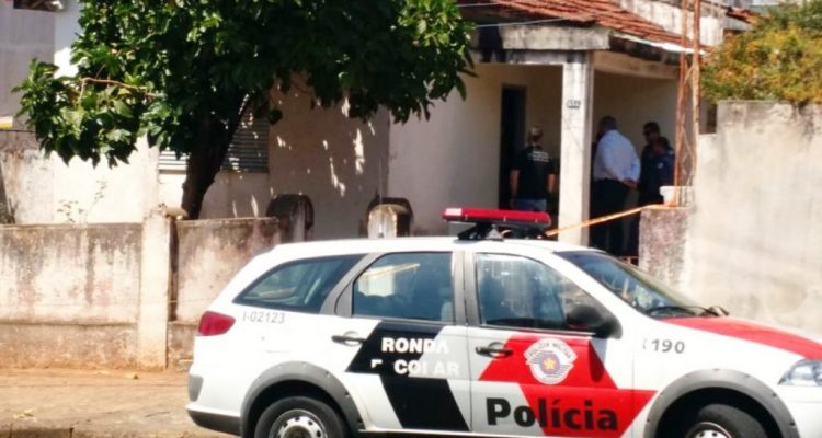 A idosa morava sozinha e foi encontrada morta por uma sobrinha..(Fábio Ishizawa/Regional Press)A
