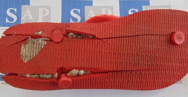 Visitante é flagrada com drogas no chinelo em penitenciária de Lavínia (SP) — Foto: Secretaria da Administração Penitenciária