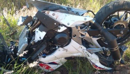 Motociclista morreu ao ser arremessado de moto em acidente na vicinal de Barra Bonita (Foto: Grupo Imprensa de Jaú/Divulgação).