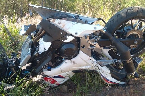 Motociclista morreu ao ser arremessado de moto em acidente na vicinal de Barra Bonita (Foto: Grupo Imprensa de Jaú/Divulgação).