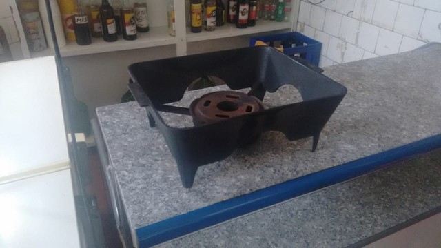 Homem sofreu queimaduras ao ser atingido por fogo de churrasqueira em bar da Vila Monteiro, em Piracicaba — Foto: Edijan Del Santo/EPTV.