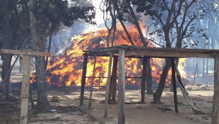 Fogo atingiu duas casas em olaria (Foto: Arquivo pessoal)