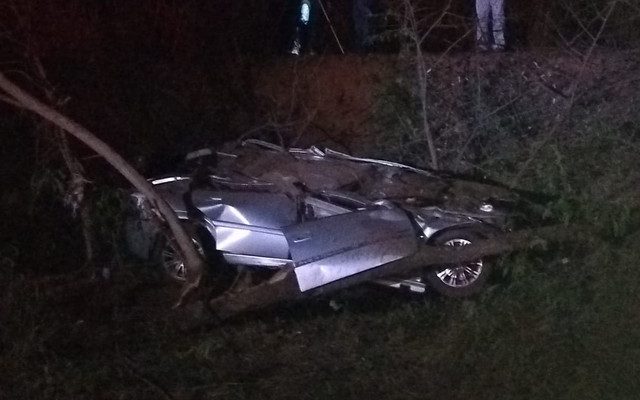 Carro de policial civil capotou em estrada vicinal entre Marapoama e Elisário (Foto: Arquivo Pessoal)