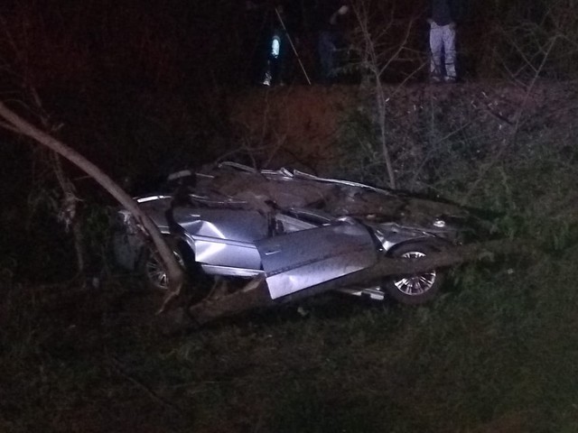 Carro de policial civil capotou em estrada vicinal entre Marapoama e Elisário (Foto: Arquivo Pessoal)