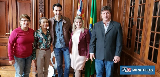 Tamiko e Pedrinho durante reunião com o secretário de esporte, Lazer e Juventude do Estado de São Paulo, Cacá Camargo. Foto: Secom/Prefeitura