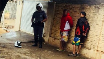 Luan Henrique Gonçalves Dias (dir.), foi detido quando tentava fugir em uma moto com um amigo. Foto: DIVULGAÇÃO