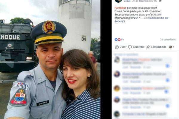 O sargento Ricardo e a esposa Fernanda Sá — Foto: Reprodução/Facebook.