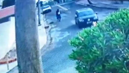 Suspeito atira em mulher durante tentativa de assalto — Foto: Reprodução/EPTV.