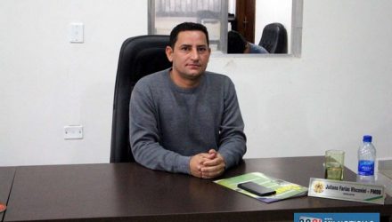 Vereador Juliano quer que municipalidade informe se há intenção de vender em leilão as sucatas armazenadas nos setores da Prefeitura. Foto: MANOEL MESSIAS/Mil Noticias