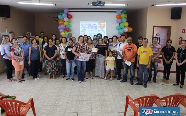 Foram entregues um total de R$ 20 mil em vales compras no comércio andradinense. Fotos: Manoel Messias/Mil Noticias