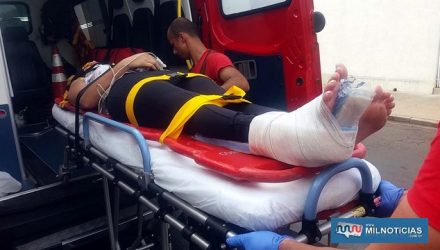 Comerciária sofreu um corte na perna direita, altura do tornozelo e escoriações no cotovelo direito. Foto: MANOEL MESSIAS/Agência