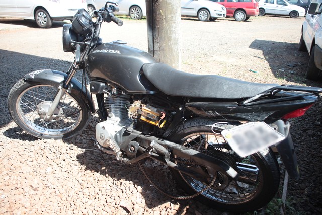 Moto em que jovem de 19 anos que morreu em acidente em Santa Bárbara estava — Foto: Cláudio Mariano/SBNotícias.