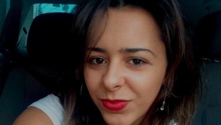 Camila Mazo dirigia uma moto quando invadiu a pista contrária e bateu de frente com um caminhão em Bariri — Foto: Arquivo Pessoal.