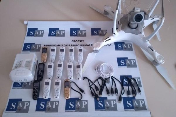 Drone é apreendido com celulares, carregadores e fone de ouvido ao sobrevoar penitenciárias em Lavínia (SP) — Foto: Divulgação SAP