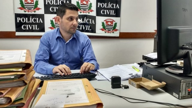 Delegado de Jarinu apreendeu objetos e pediu que a jovem ficasse apreendida — Foto: Carlos Dias/G1