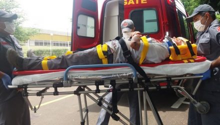 Pedreiro sofreu corte no couro cabeludo e escoriações pelo corpo, sendo socorrido até a UPA pelos bombeiros. Foto: MANOEL MESSIAS/Agência