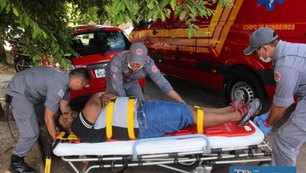 Junior caiu no asfalto, sofrendo escoriações pelo corpo e contusão na clavícula direita. Foto: MANOEL MESSIAS/MIL NOTICIAS