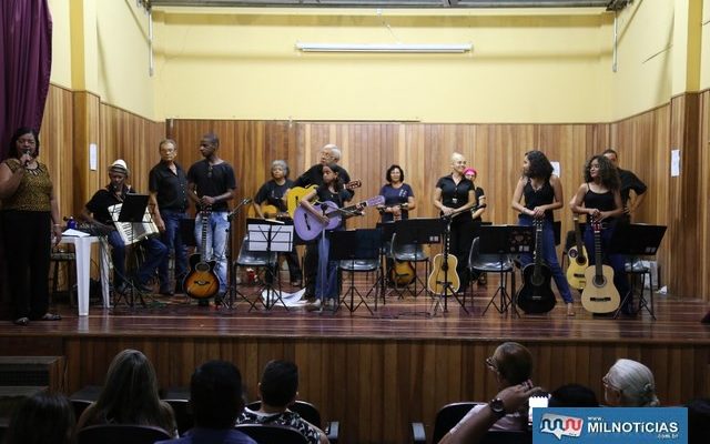 Amostra da turma da Oficina de Violão uma das atividades do projeto. Fotos: Secom/Prefeitura