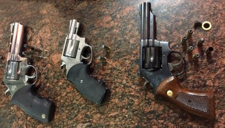 Armas e munições apreendidas com suspeitos após tiroteio em Olímpia (SP) — Foto: Polícia Militar