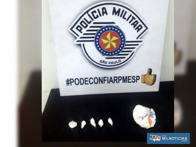 Foram localizadas várias porções de maconha, que pesaram 34 gramas no total. Foto: DIVULGAÇÃO
