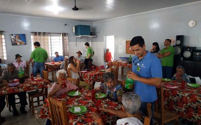 Lar São Vicente de Paula recebeu uma visita especial de colaboradores da Elektro com Projeto Árvore da Solidariedade. Fotos: Assessoria de Imprensa