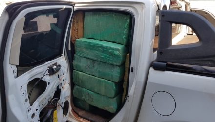Motorista abandonou 1,5 tonelada de maconha em rodovia de MS — Foto: Polícia Federal/Divulgação.