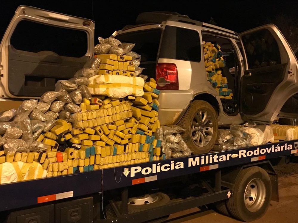 Carro estava lotado de drogas em MS — Foto: PMR/Divulgação.