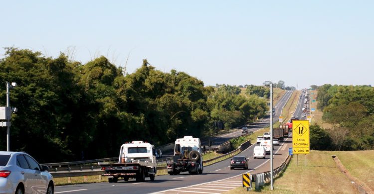 O trecho da Rodovia Marechal Rondon que vai do km 336,5 em Bauru ao km 667,63 em Castilho, deve receber mais de 980 mil veículos nesse final de ano. Foto: Midia Interior